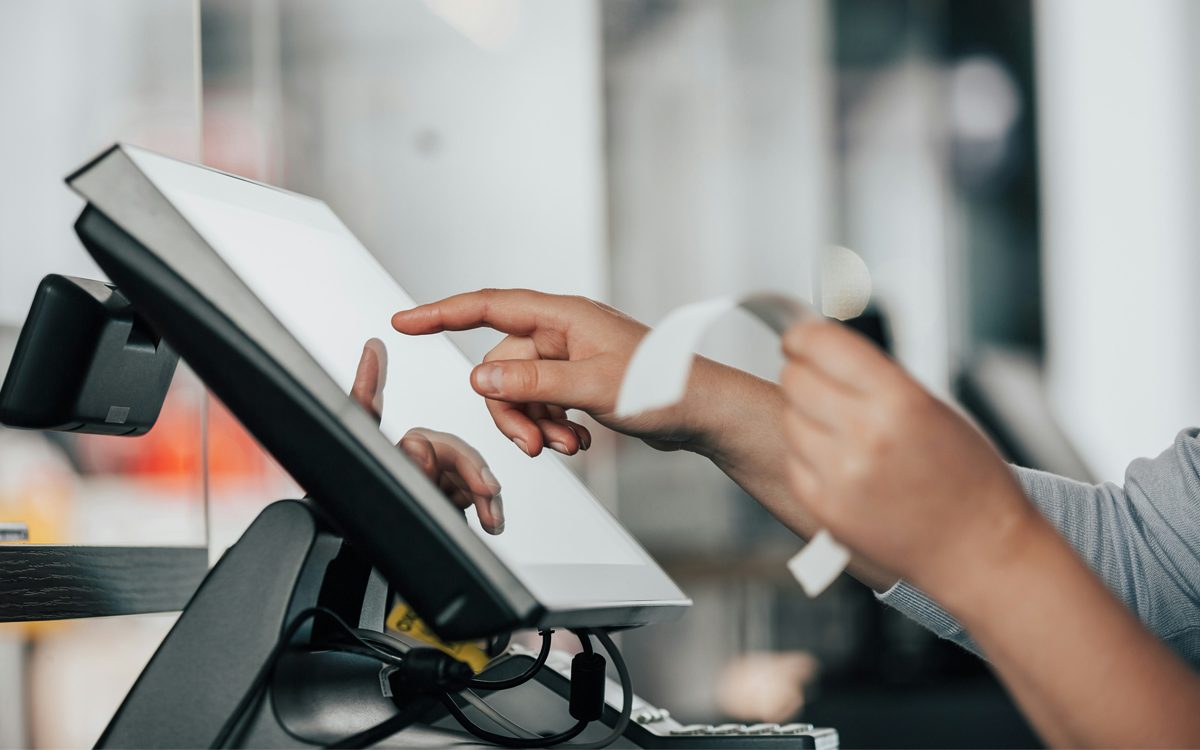 Staff taking an order on the menyu EPOS touchscreen at the front counter